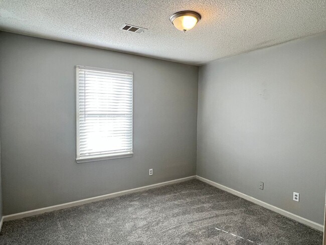 Building Photo - Really Cute Home in Lake Wildwood