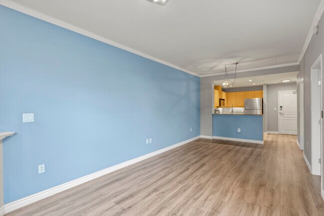 Building Photo - 300 W Beech St