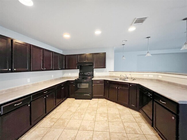 Building Photo - 2107 Outpost Dr