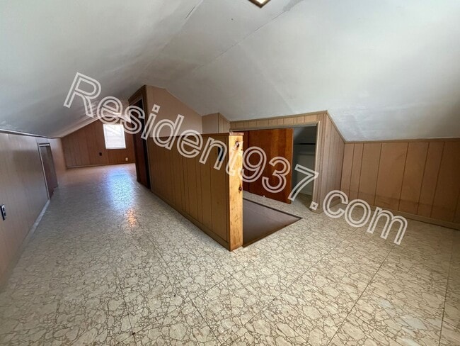 Building Photo - 3 Bed 1 Bath Home