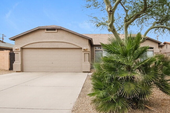 Building Photo - 1211 E Winter Dr