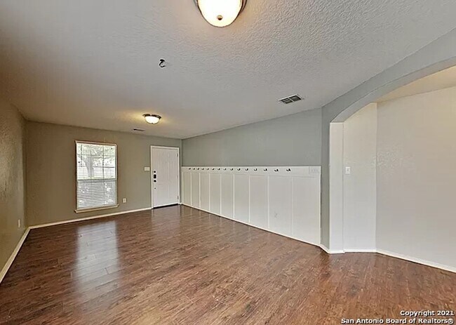 Building Photo - OPEN FLOOR PLAN  |  2 LIVING AREAS  |  4 B...