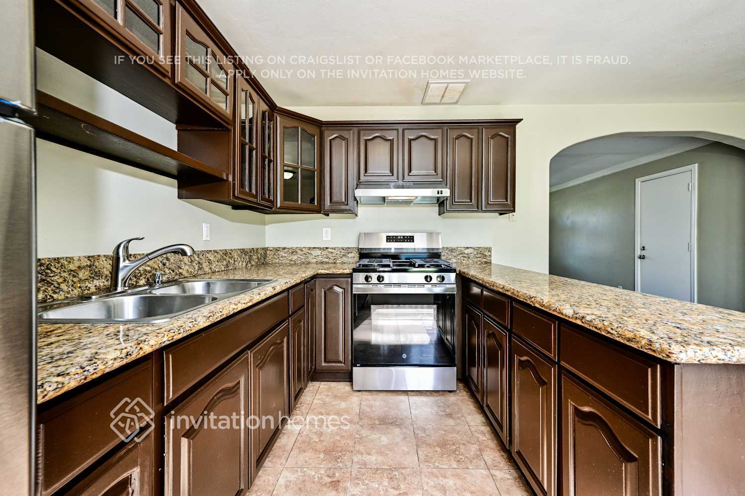 Building Photo - 212 E 185th St