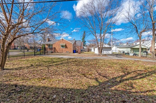 Building Photo - 21825 McCormick St