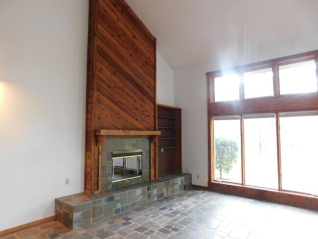 Building Photo - 20 Toppin Dr