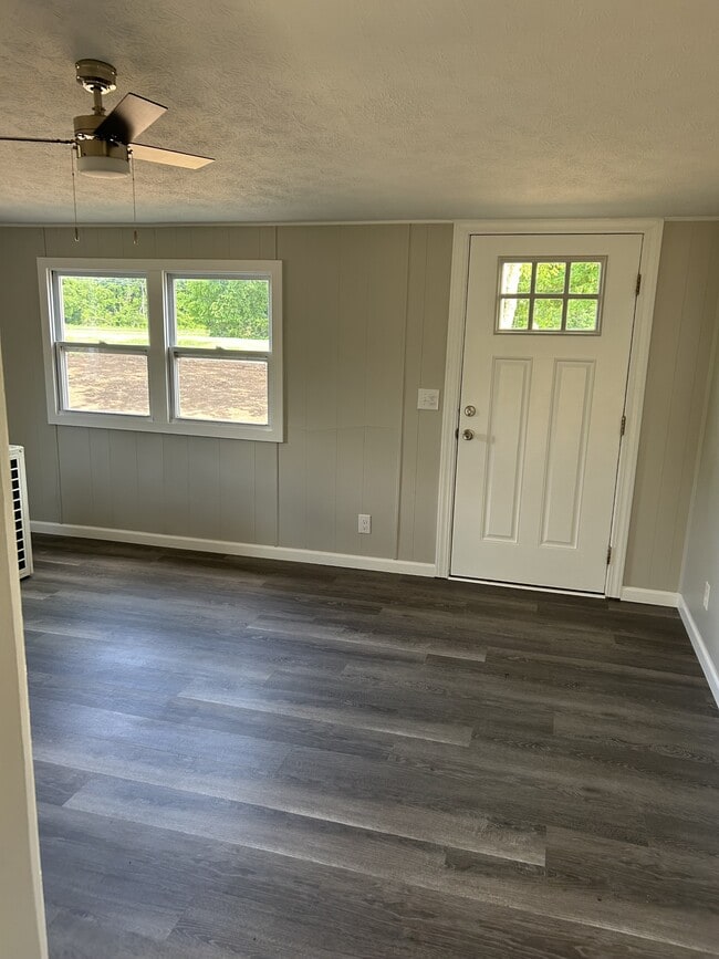 Building Photo - 601 Moores Dr