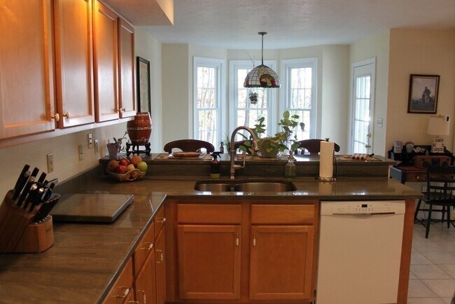 Building Photo - 7 Deer Run Dr