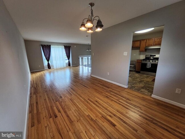 Building Photo - 208 Pelham Rd S