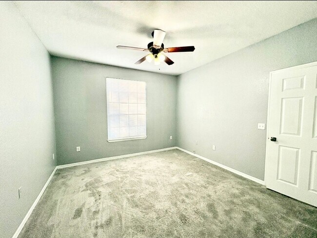 Building Photo - 819 Grand Regency Pointe