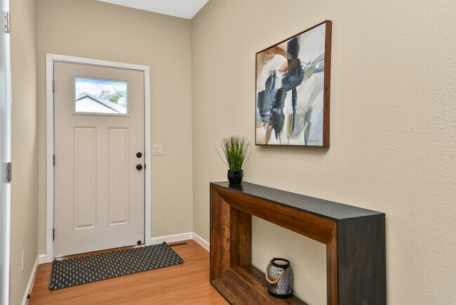 Building Photo - 1220 E Pacific St