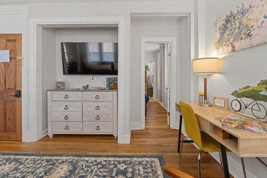 Building Photo - 2490 Main St