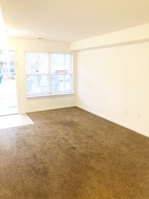 Building Photo - 2912 Carson Dr