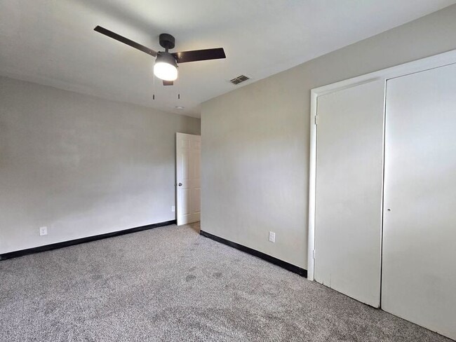 Building Photo - 824 N Florence Ave