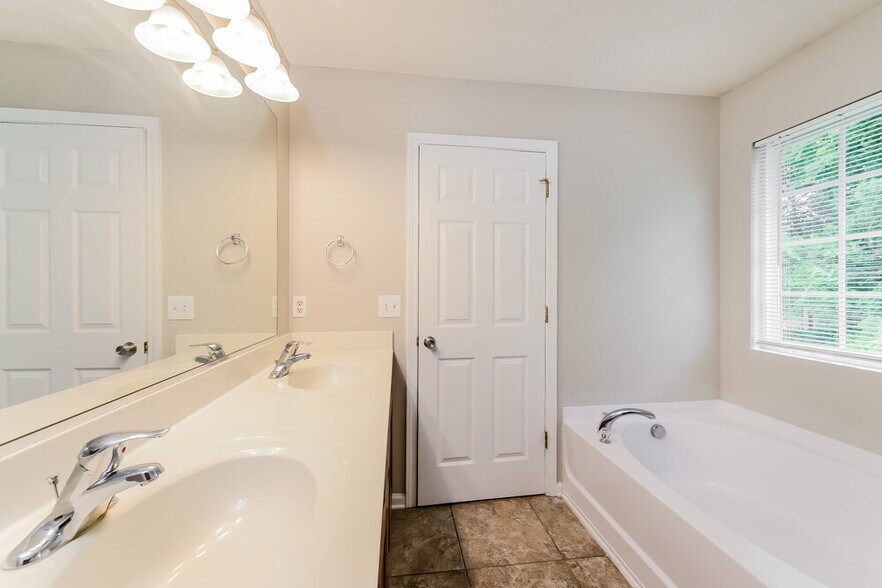Building Photo - 1028 Quinlan Dr