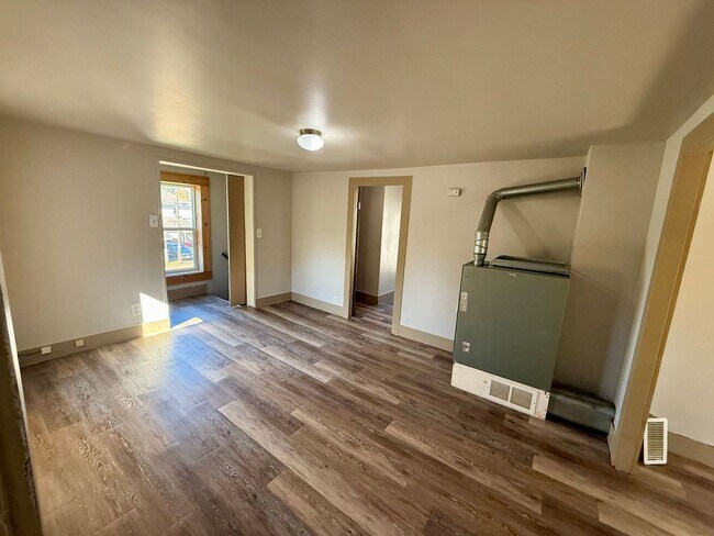 Building Photo - 302 N 2nd Ave