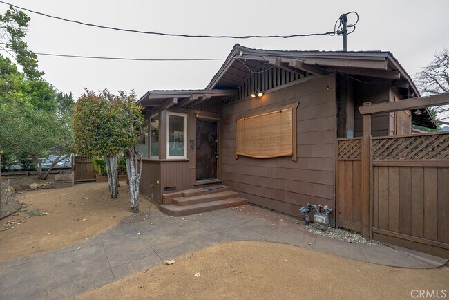 Building Photo - 1243 Yosemite Dr