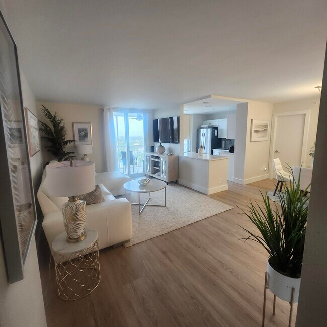 Building Photo - 1505 N Riverside Dr