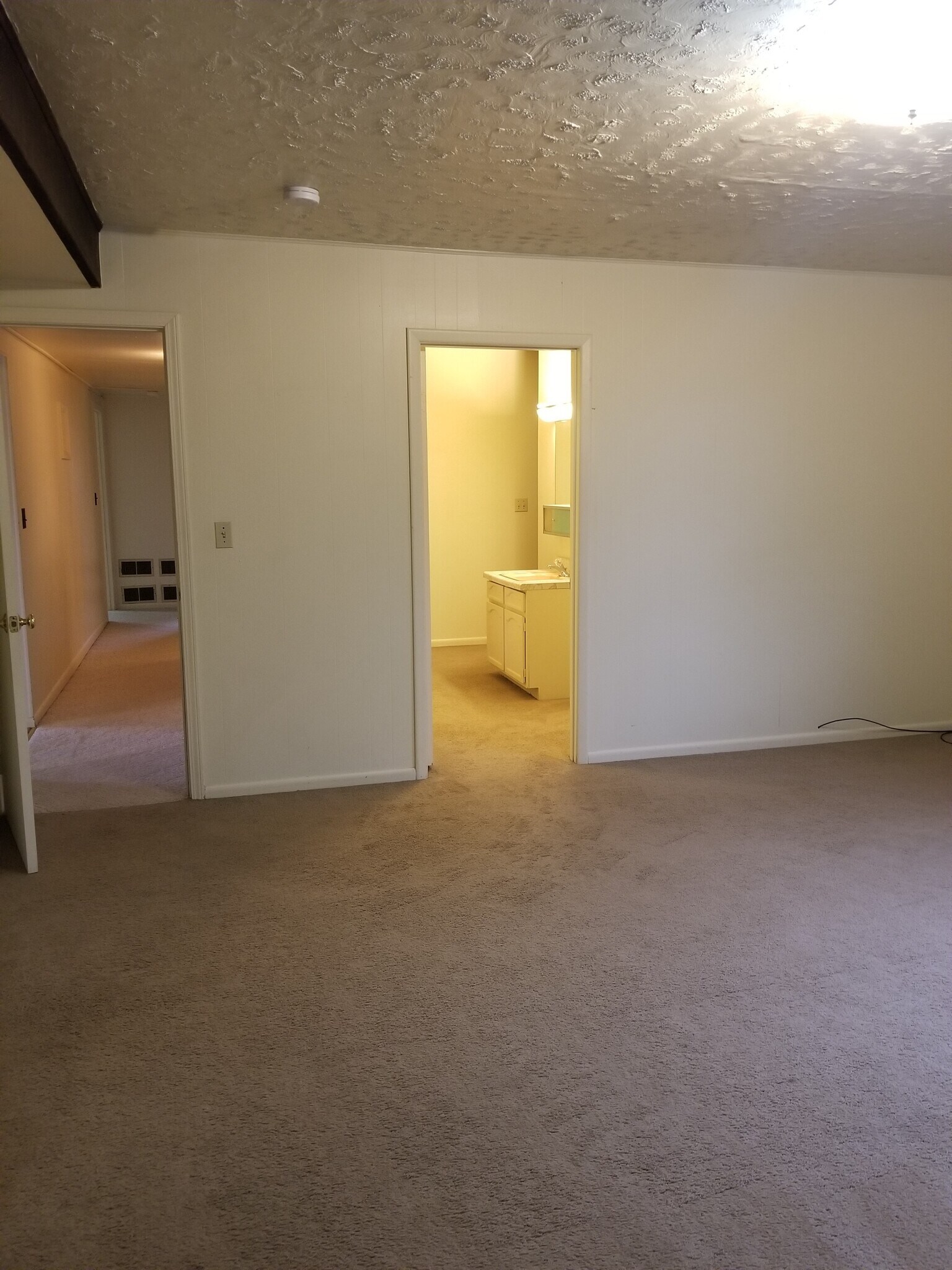 Building Photo - 2752 University Ave