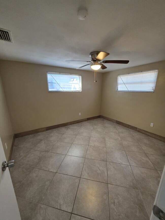 Building Photo - REMODELED 3 BEDROOM 2 FULL BATHS WITH FENCED IN YARD.