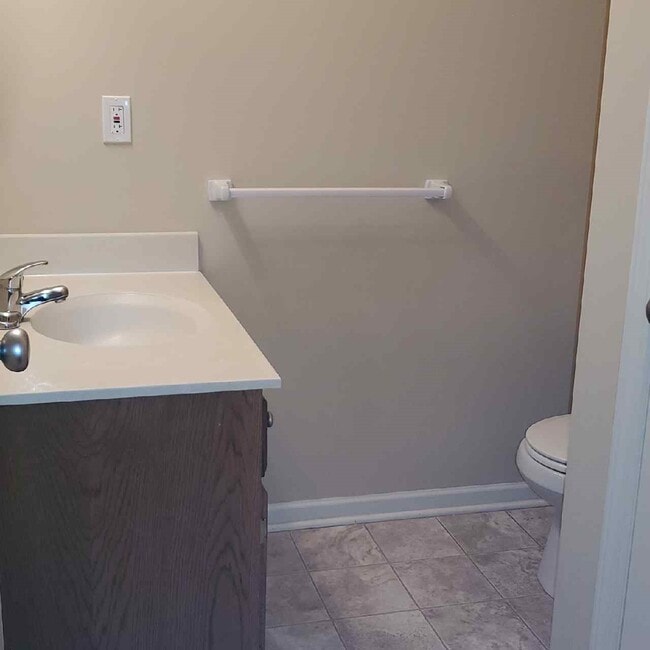 Building Photo - 425j Hawthorne Blvd