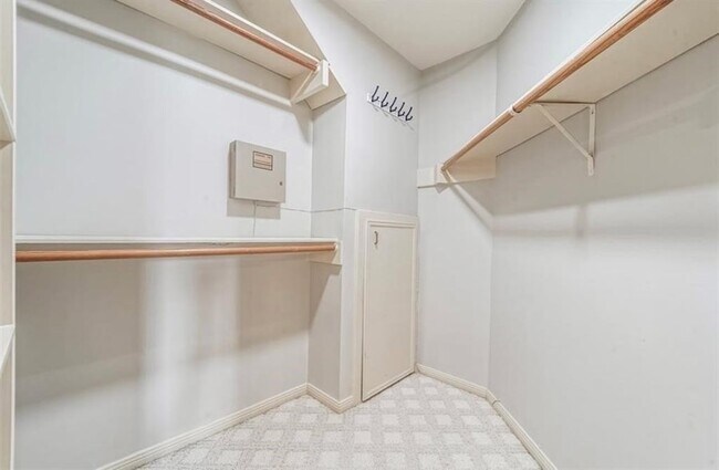 Building Photo - 18226 Vinland Dr