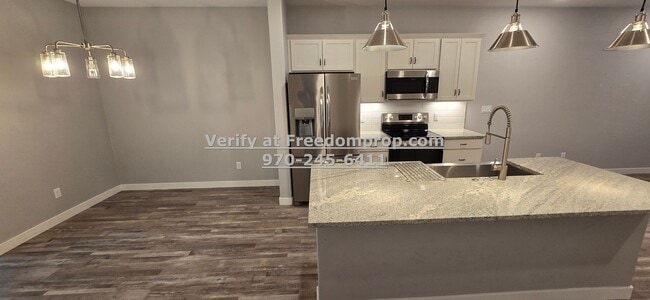 Building Photo - Beautiful 2 Primary bedrooms!!!! 2.5 bath Townhome in North Grand Junction near 24 1/2 rd