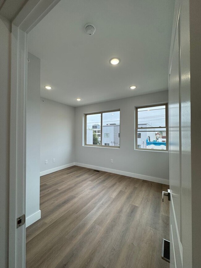 Building Photo - 3221 N 13th St