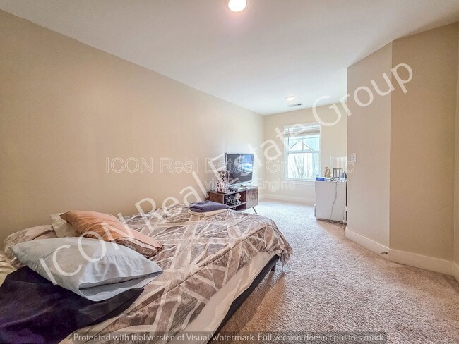 Building Photo - 5786 Calle Vis Dr