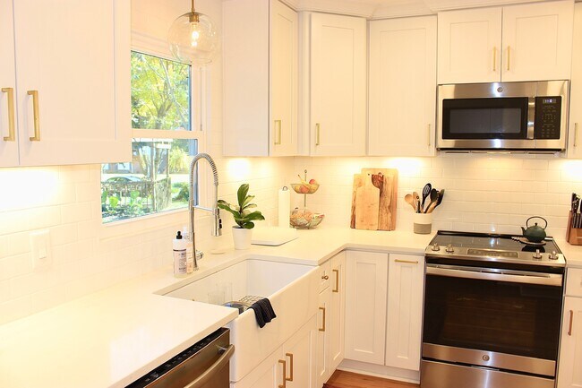 Building Photo - 316 Vinecrest Dr