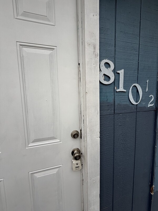 Primary Photo - 810 20th Ave S