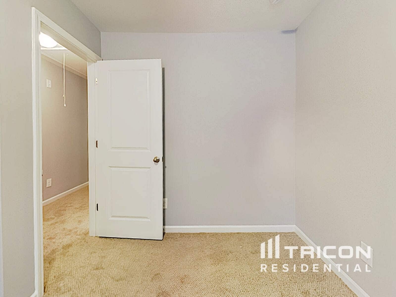 Building Photo - 3323 Lowland Dr