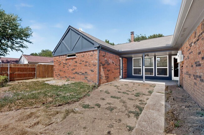 Building Photo - 215 Aspenway Dr