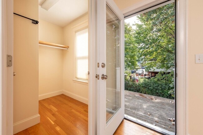 Building Photo - 148 Albion St