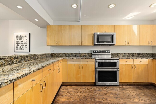 Building Photo - 930 Acoma St
