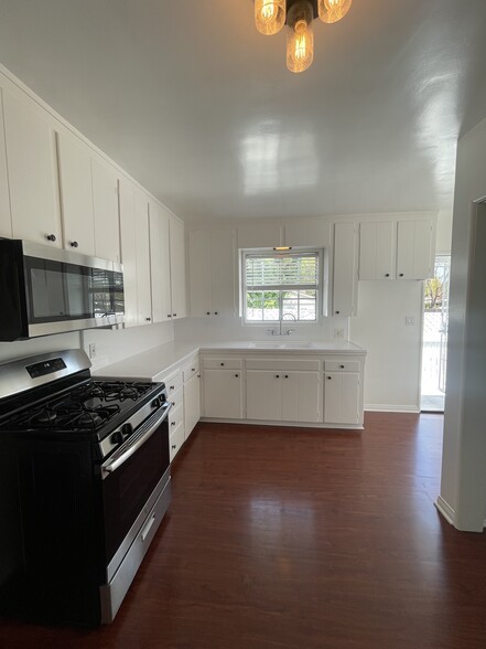 Building Photo - 5534 Kester Ave