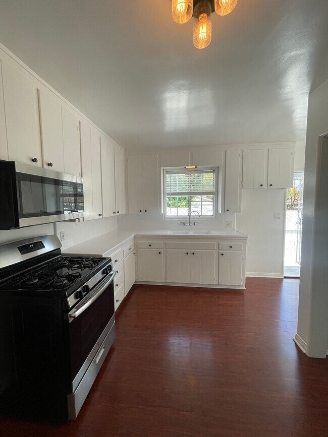 Building Photo - 5534 Kester Ave