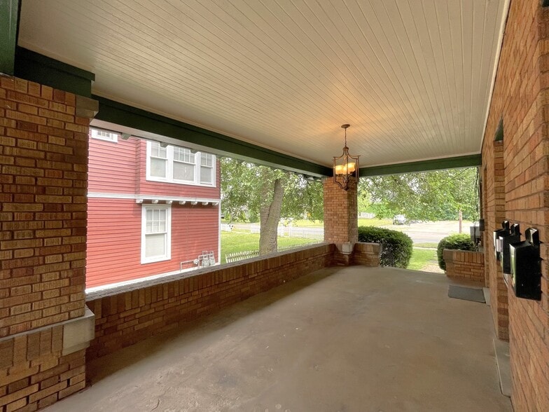 524 W. Church- Main Porch - 524 W Church St