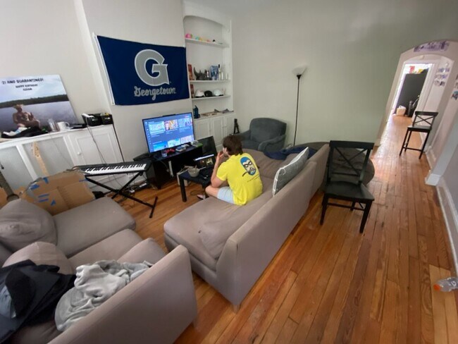 Building Photo - 3332 P St NW