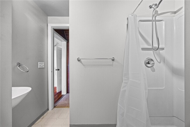 Building Photo - 164 Laburnam Crescent