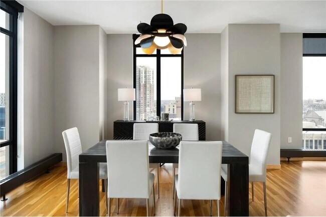 Building Photo - Minneapolis, MN