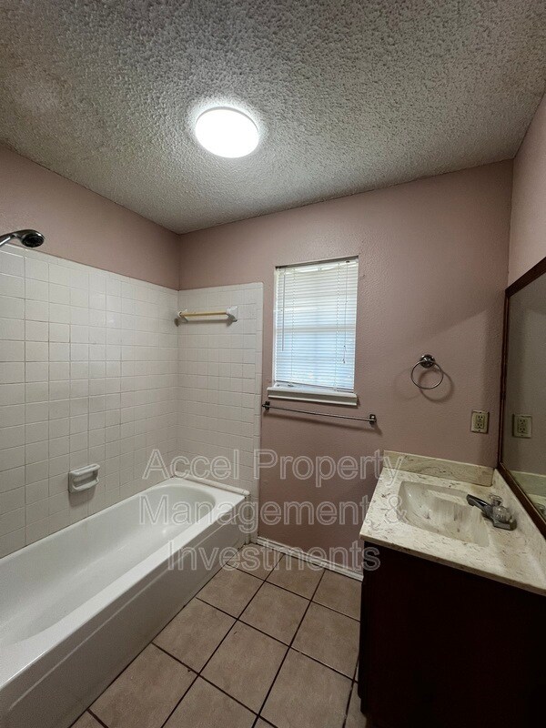 Building Photo - 1209 Keralum Ave