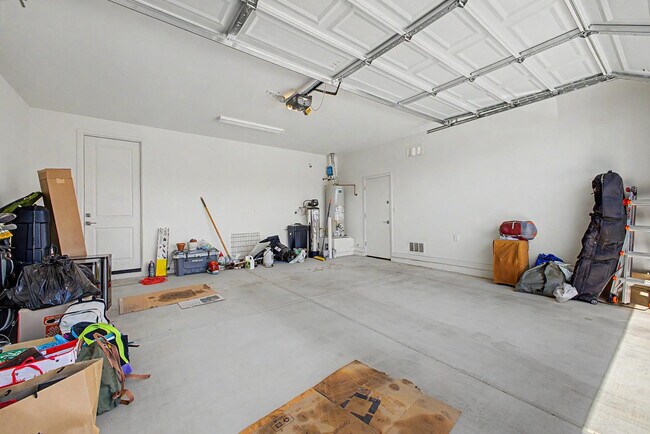 Building Photo - 2548 W Grenadine Rd