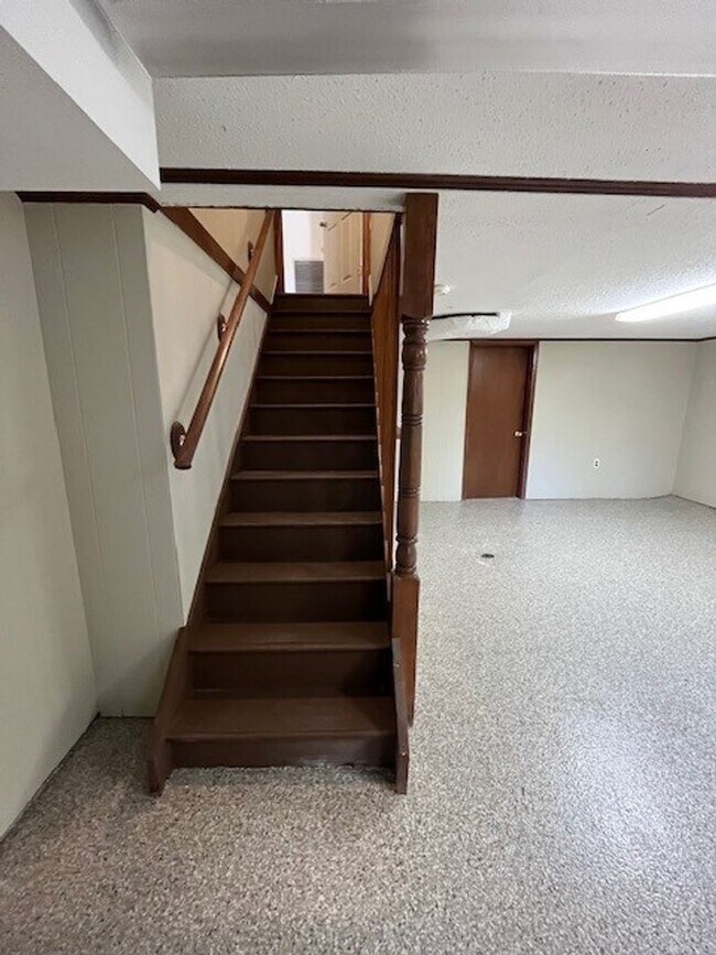 Building Photo - Perfect "Work from Home" Location!