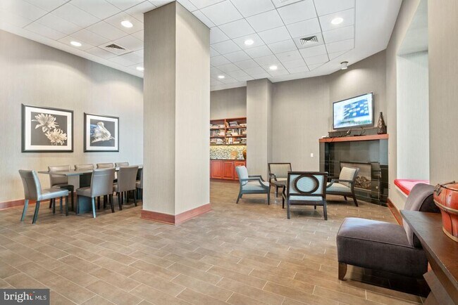 Building Photo - 901 N Penn St