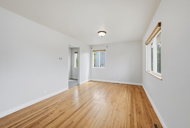 Building Photo - $2,140.95 -  2 bed, 1 bath located in Denver with a big backyard and In Unit Laundry!
