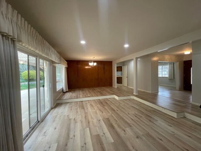 Building Photo - Welcome to Your New Home in West Hills- 4b...