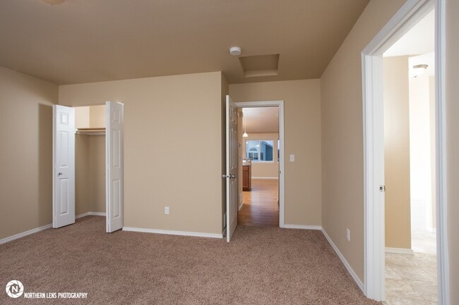 Building Photo - 3 Bedroom East Anchorage Townhouse!