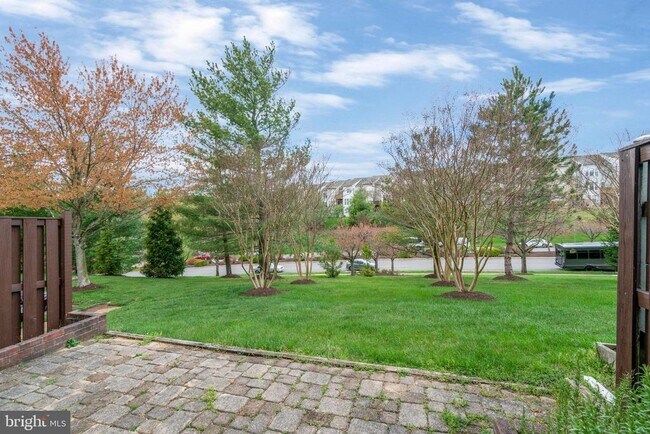 Building Photo - 6340 Walking Ln