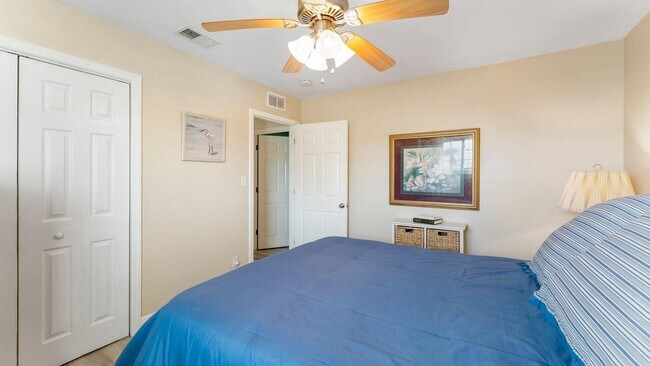 Building Photo - 2100 W Beach Dr