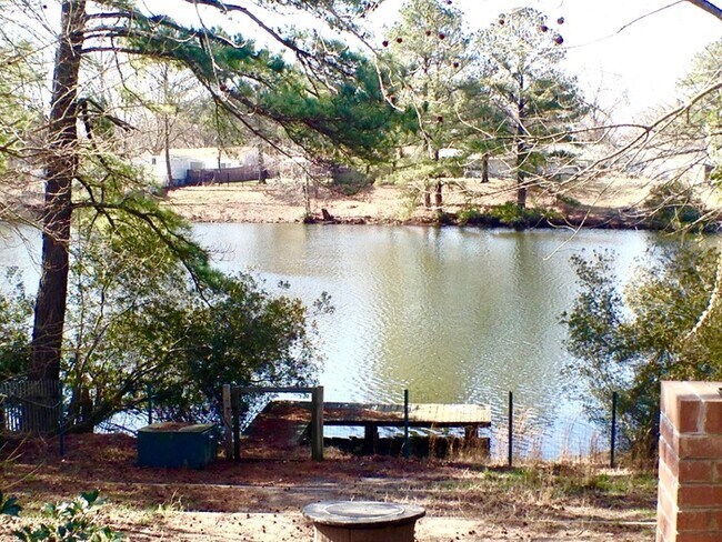Building Photo - Beautiful and Waterfront!